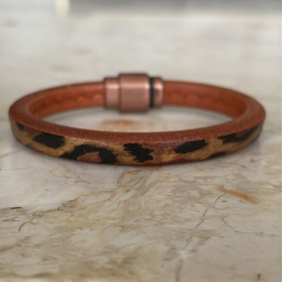 NWOT Handcrafted Leather Bracelet Animal Print Magnetic Clasp - Picture 4 of 8